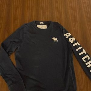 Abercrombie and Fitch Men’s Lightweight Navy Sweater in Medium.